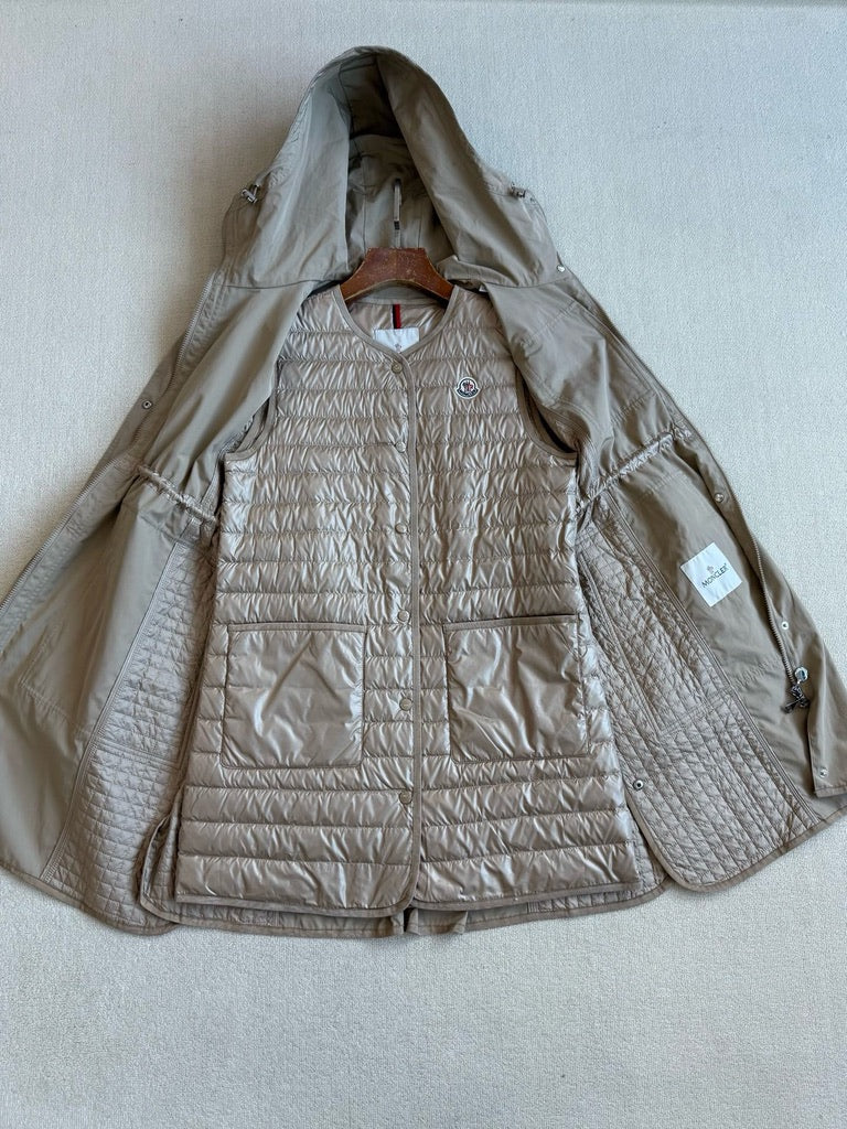 Moncler Meudon 3-in-1 Hooded Down Parka Coat in Beige/Black, Size 0/1/2/3