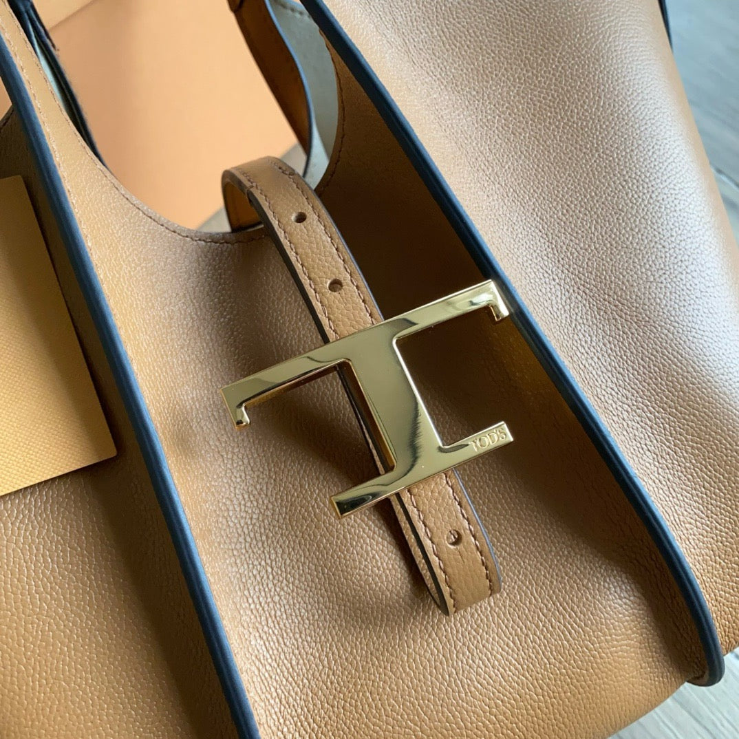 Tod's T-Clasp Leather Tote Bag (11.5 x 10 x 5.5 in)