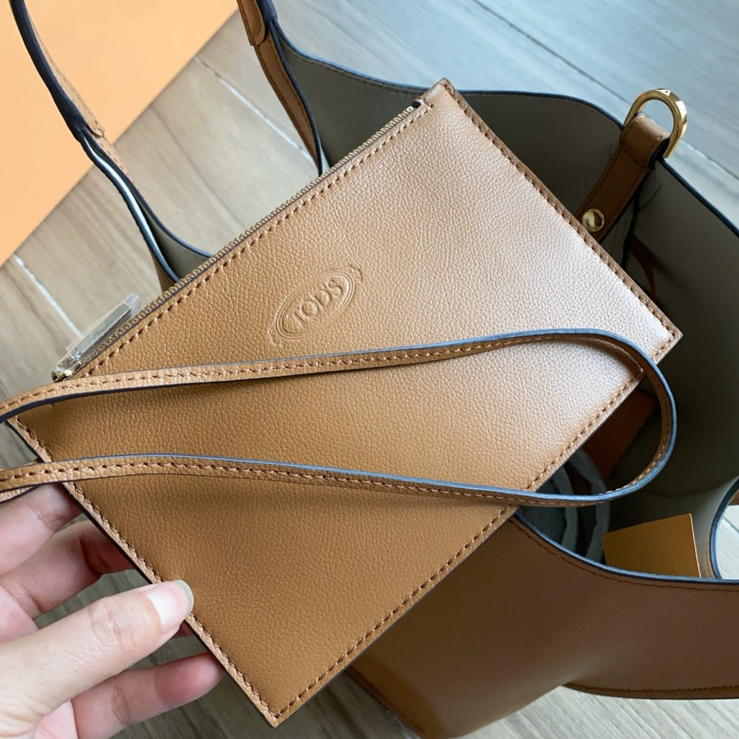 Tod's T-Clasp Leather Tote Bag (11.5 x 10 x 5.5 in)