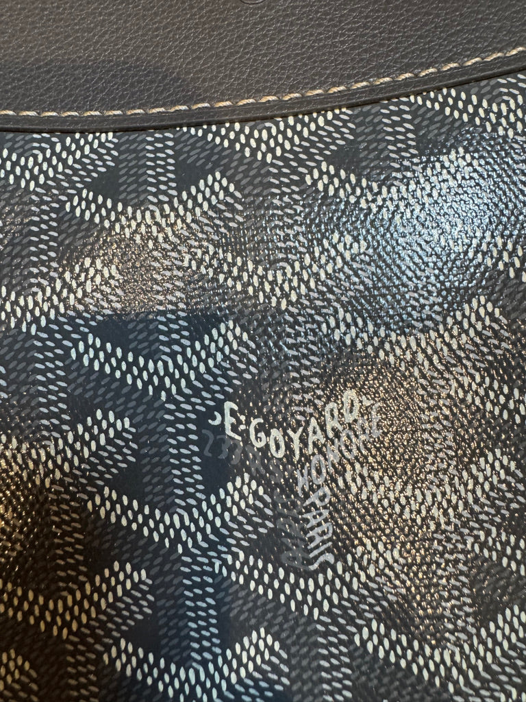 Goyard Hirondelle Shoulder Bag in Gray (10 x 6.5 x 2.5 in)