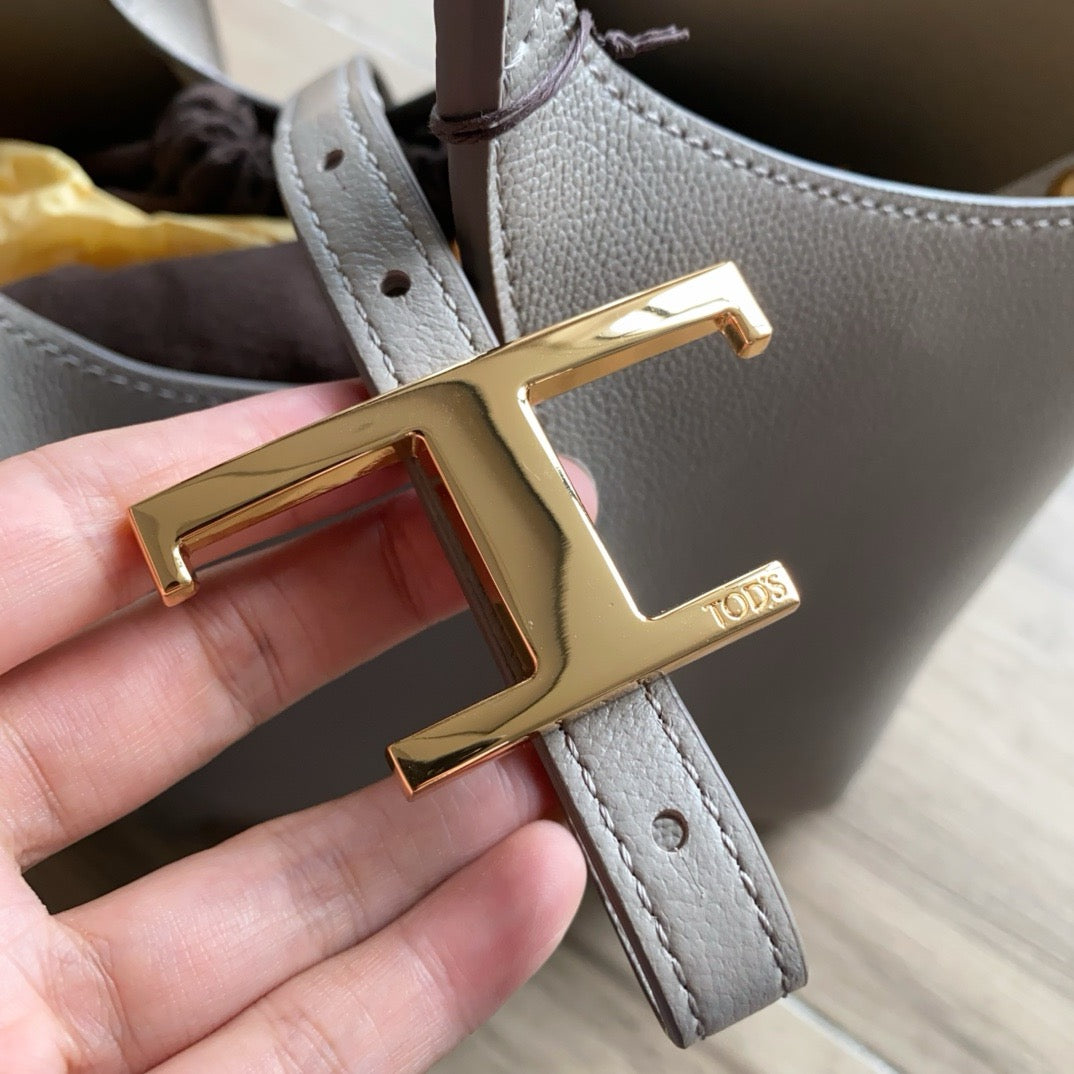 Tod's T-Clasp Leather Tote Bag (11.5 x 10 x 5.5 in)
