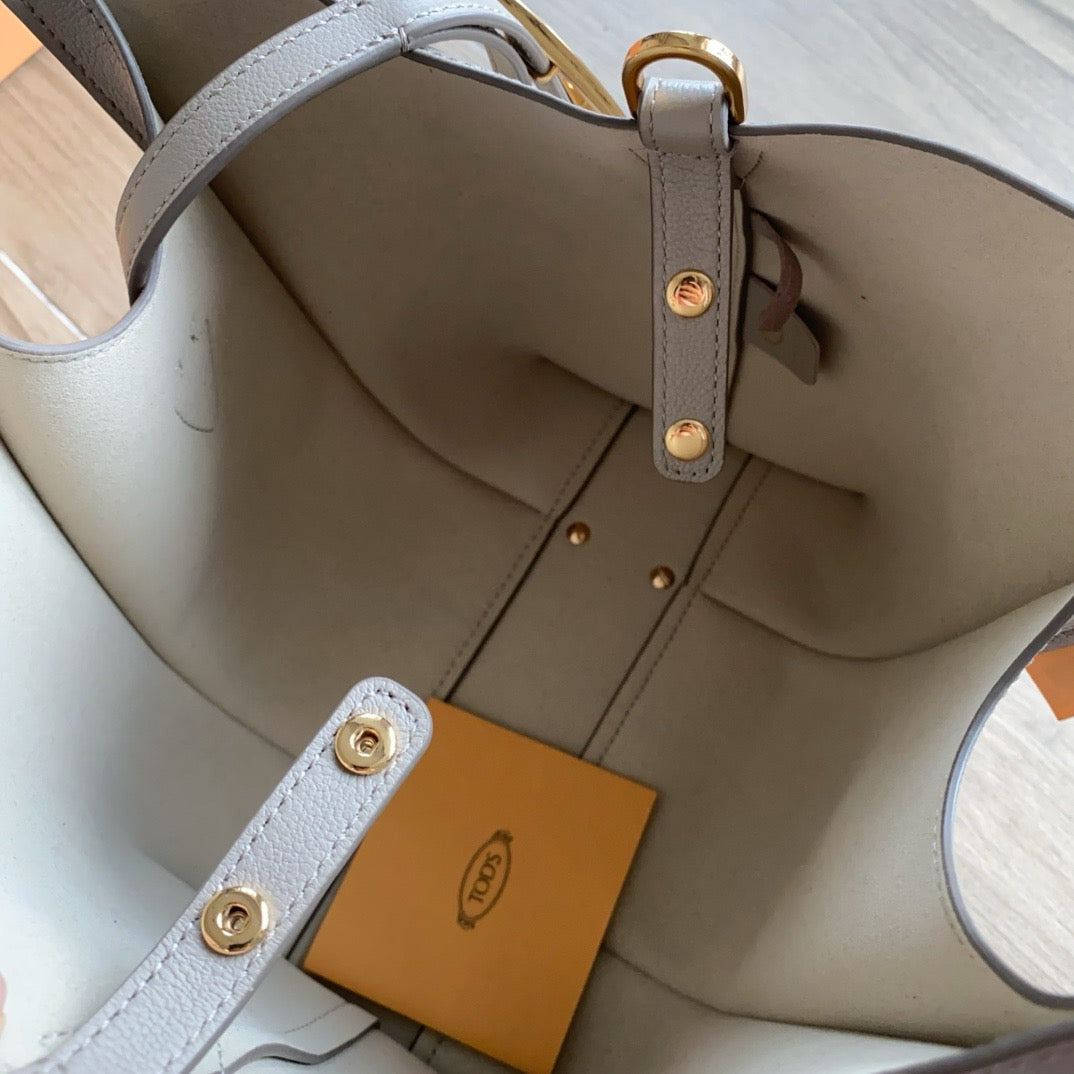 Tod's T-Clasp Leather Tote Bag (11.5 x 10 x 5.5 in)