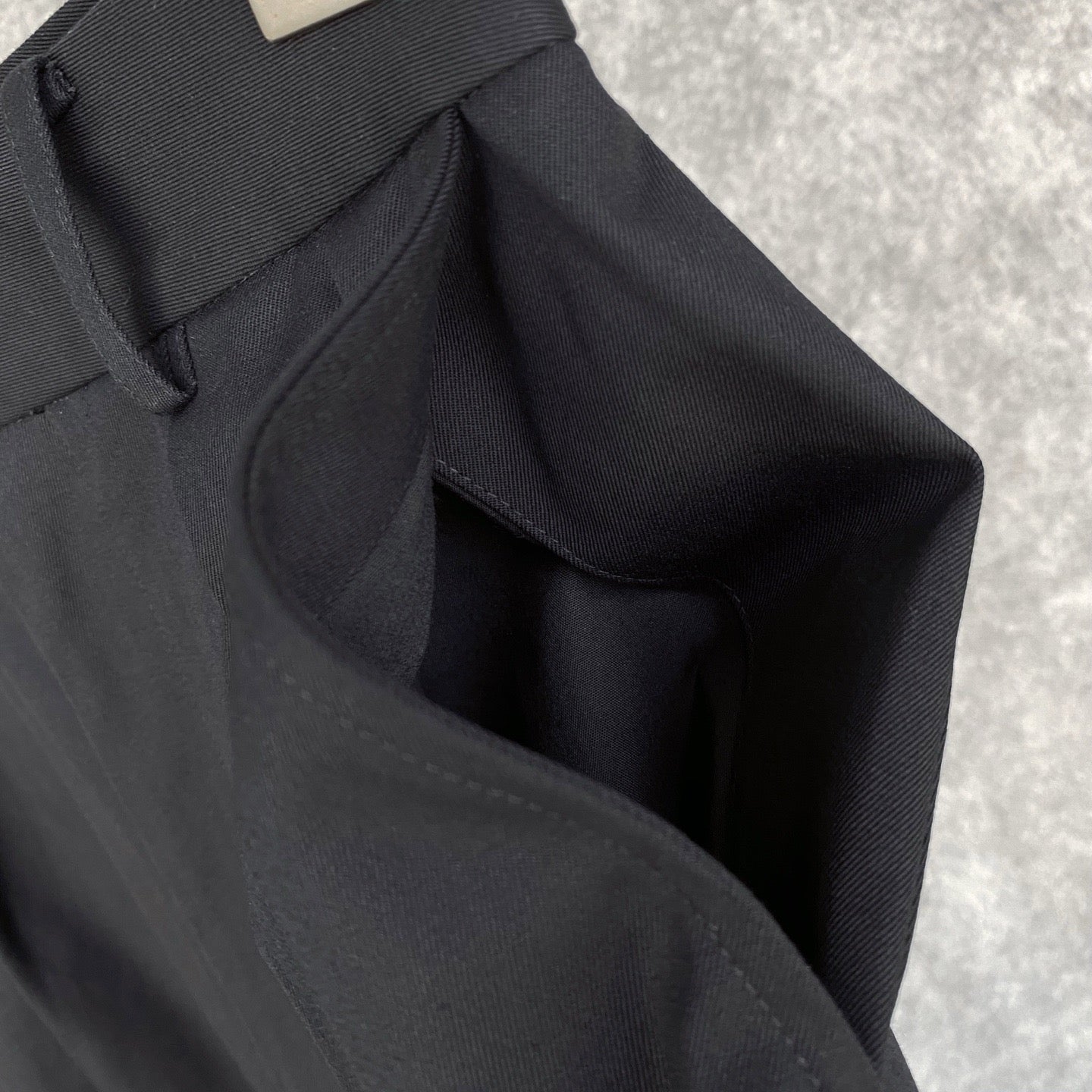 Loewe Black Barrel Trousers in Cotton and Silk, Size 32/34/36/38/40