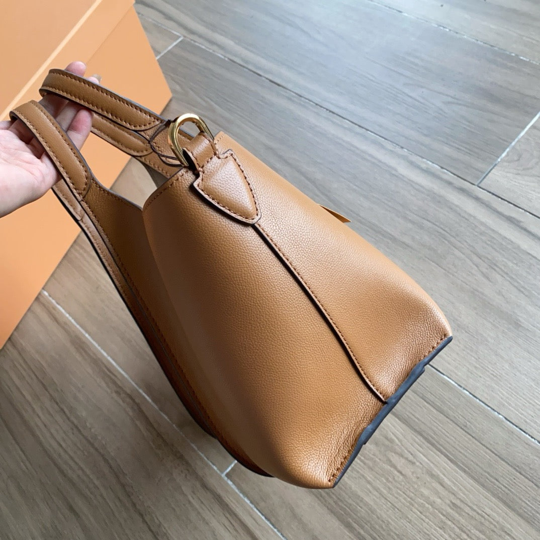Tod's T-Clasp Leather Tote Bag (11.5 x 10 x 5.5 in)