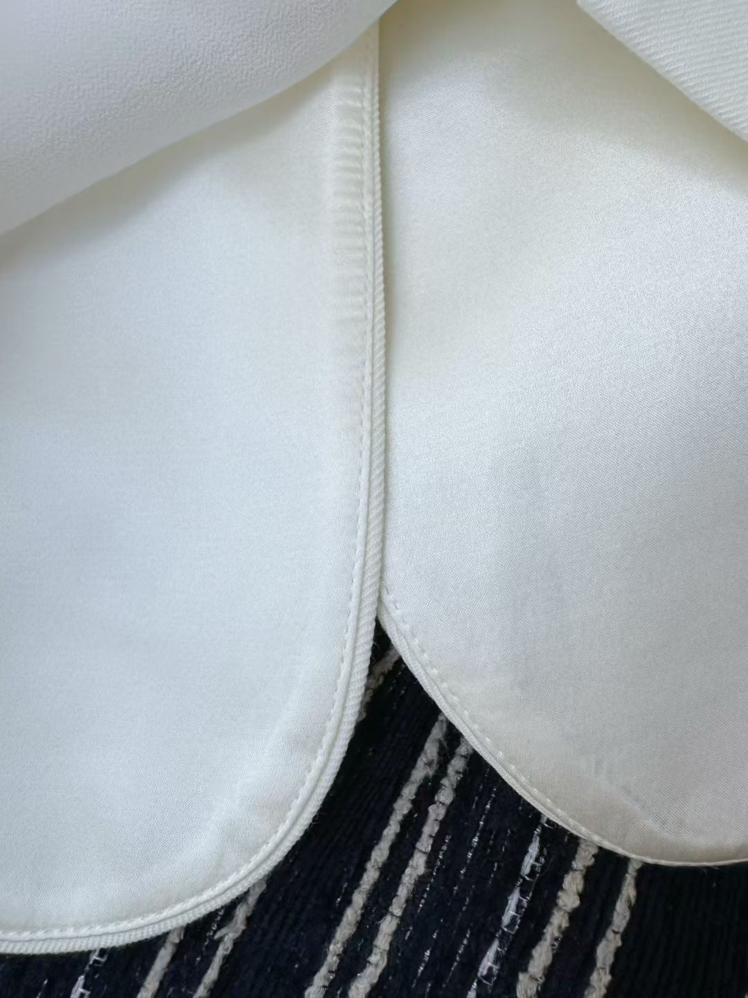 Helsa The Tux White Blazer in Wool, Size S/M/L