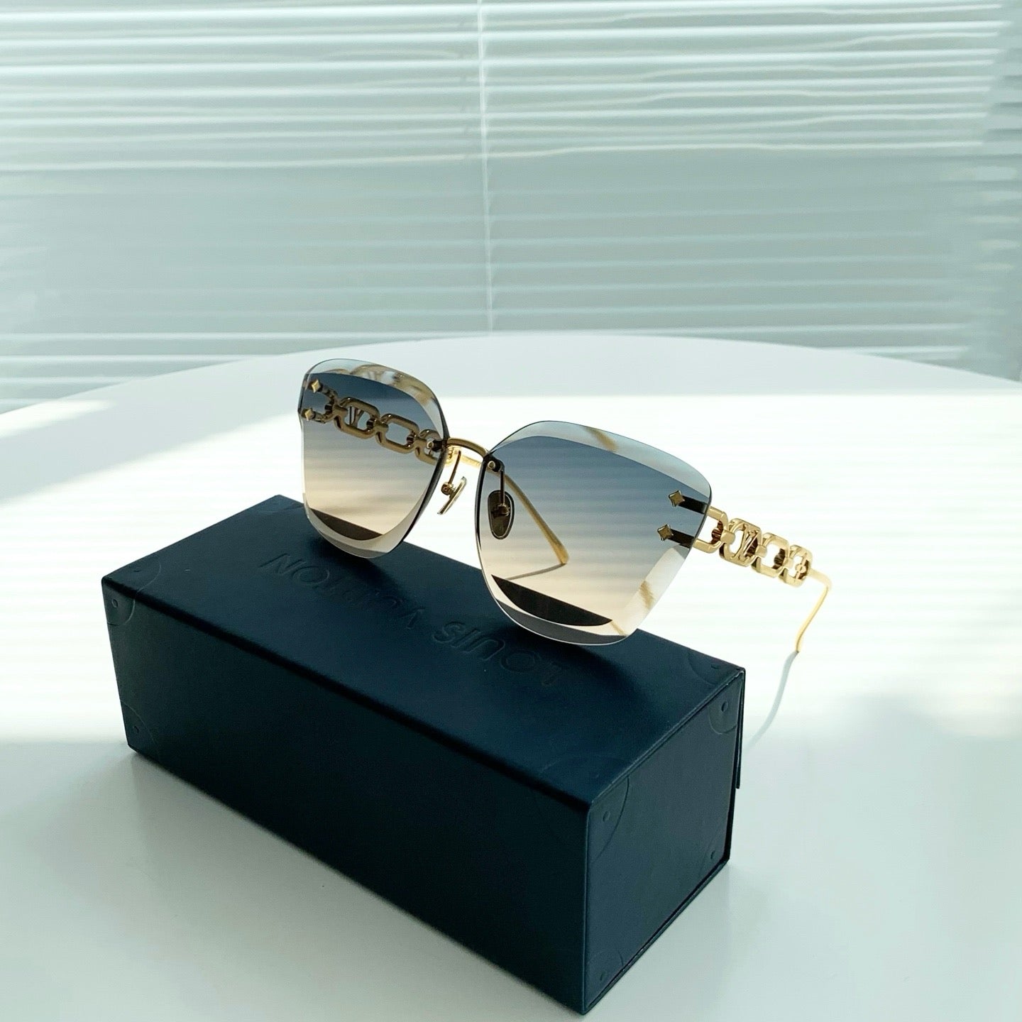 Louis Vuitton LV Jewel Cat Eye Sunglasses Z2142U