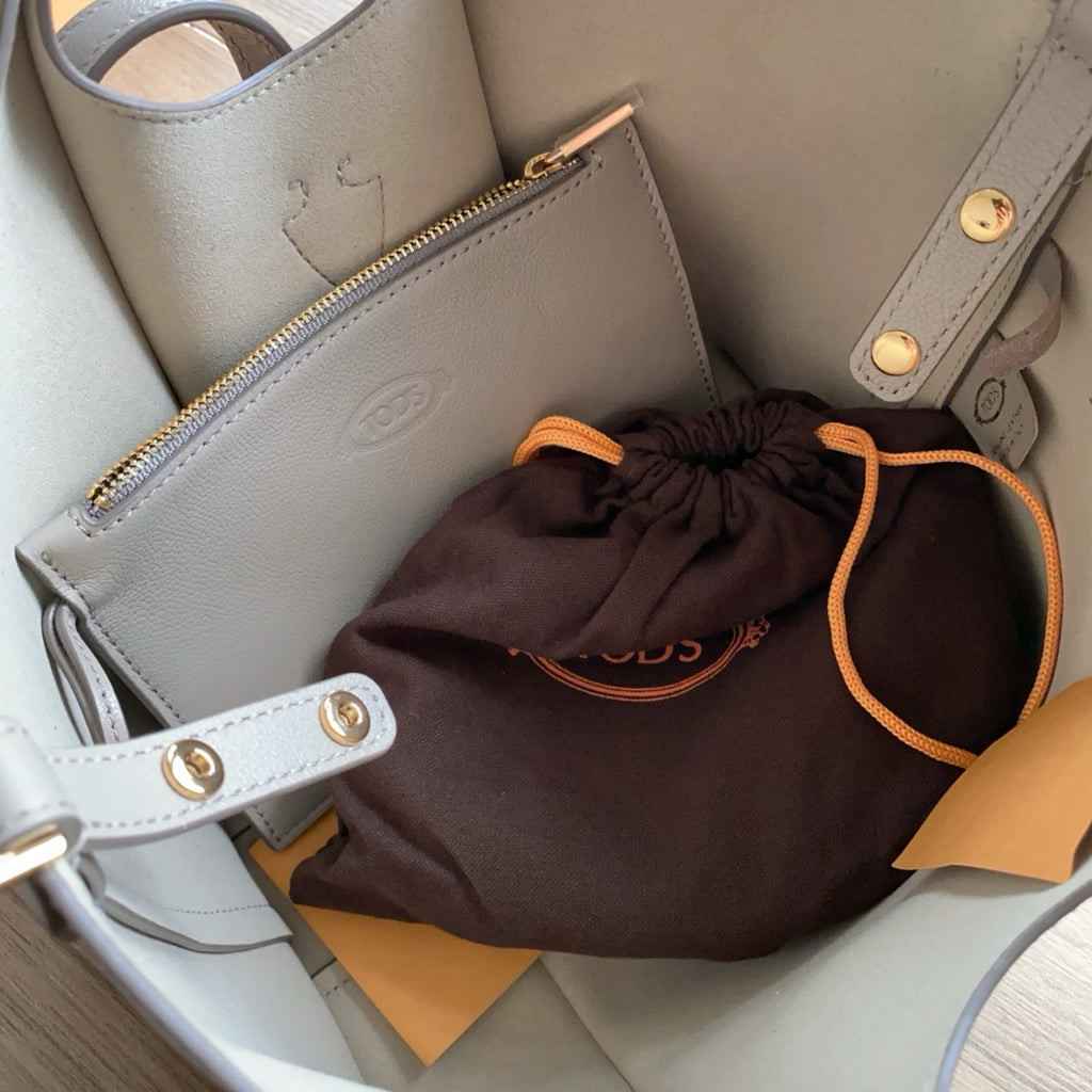 Tod's T-Clasp Leather Tote Bag (11.5 x 10 x 5.5 in)