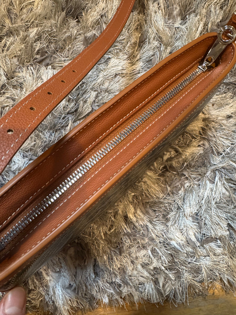 Goyard Hirondelle Shoulder Bag in Brown (10 x 6.5 x 2.5 in)