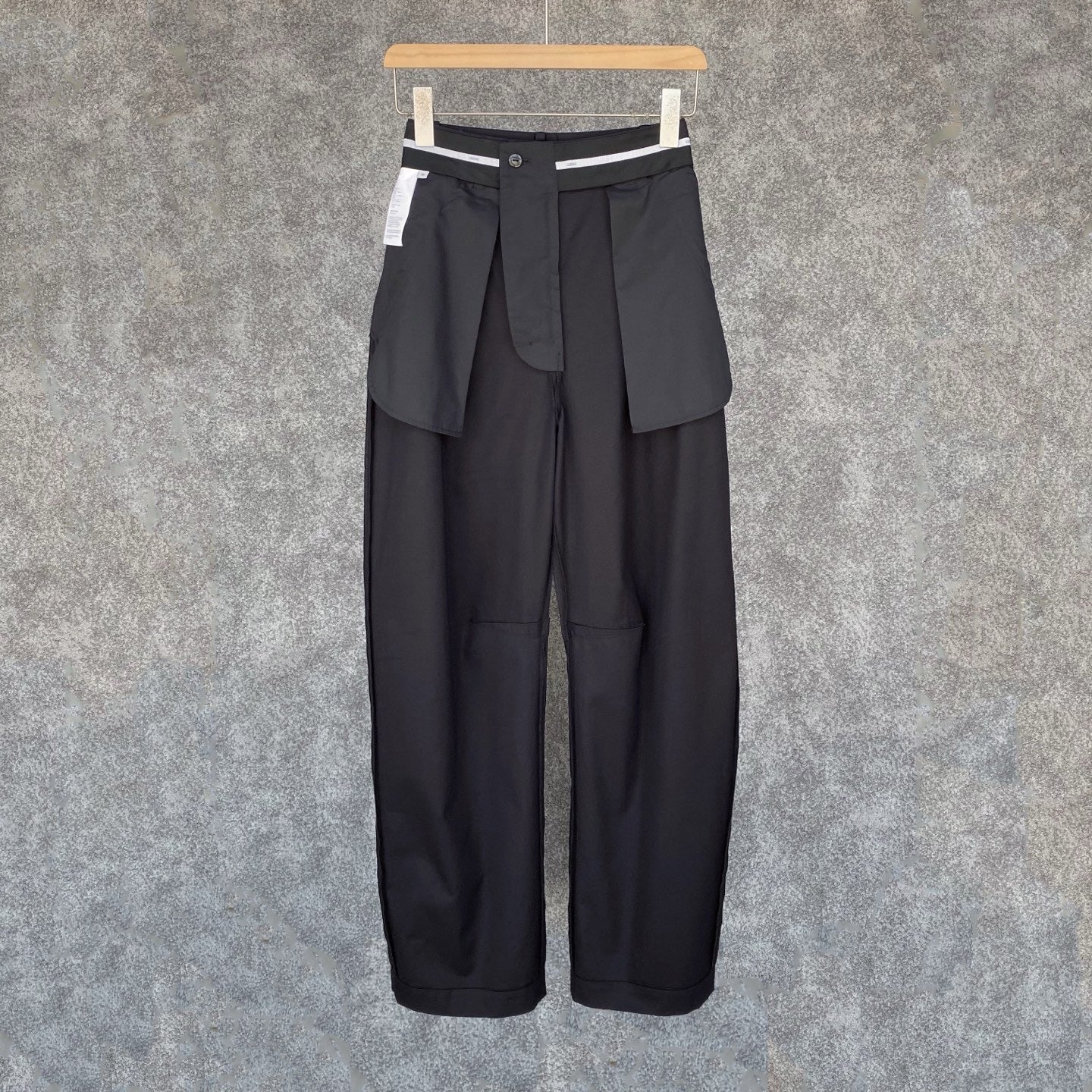 Loewe Black Barrel Trousers in Cotton and Silk, Size 32/34/36/38/40