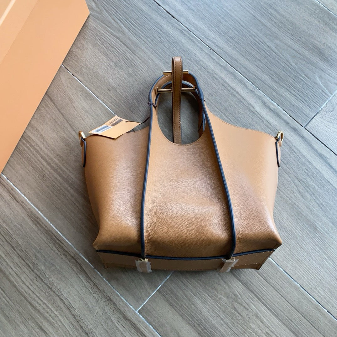 Tod's T-Clasp Leather Tote Bag (11.5 x 10 x 5.5 in)