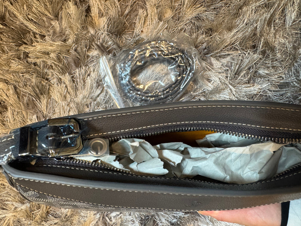 Goyard Hirondelle Shoulder Bag in Gray (10 x 6.5 x 2.5 in)
