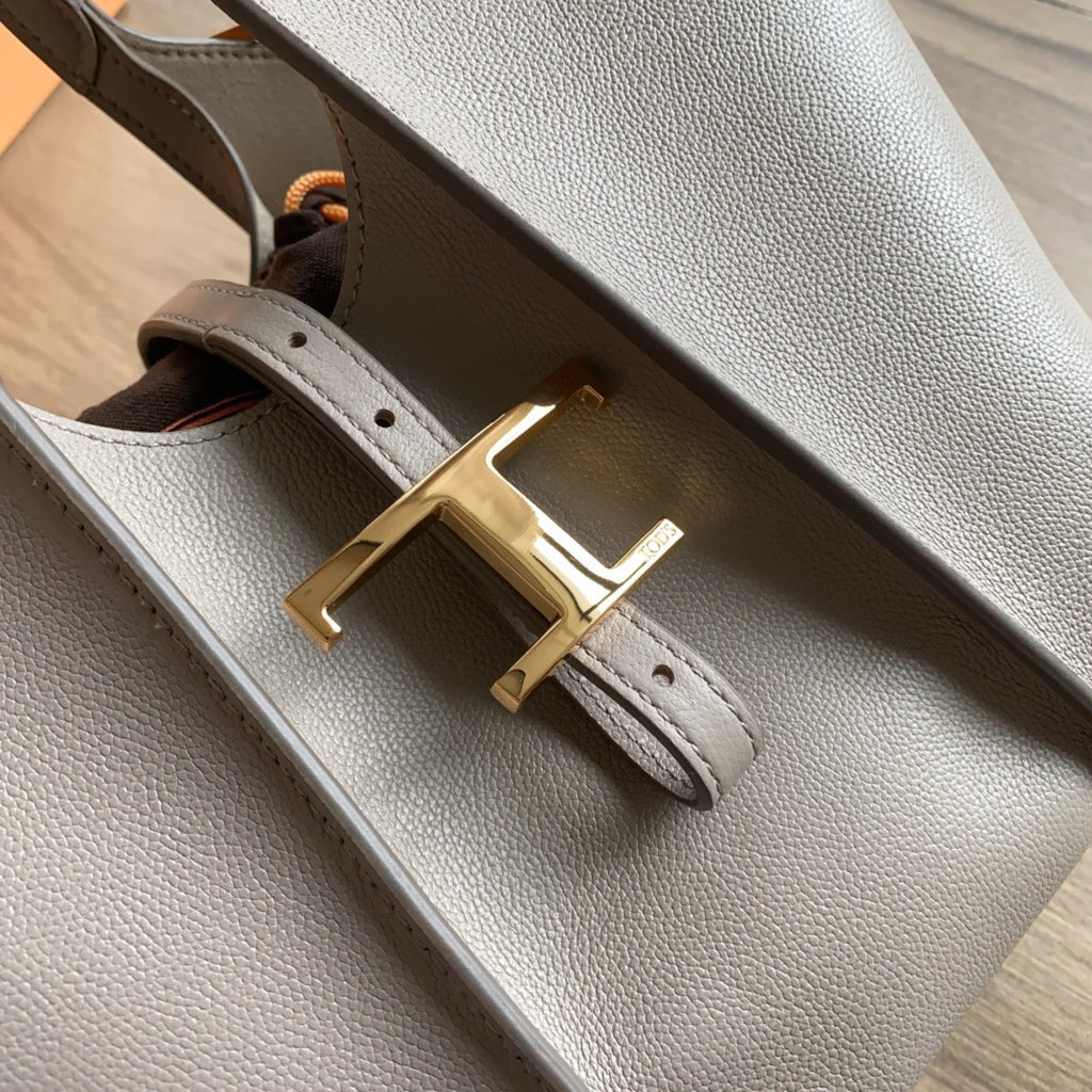 Tod's T-Clasp Leather Tote Bag (11.5 x 10 x 5.5 in)