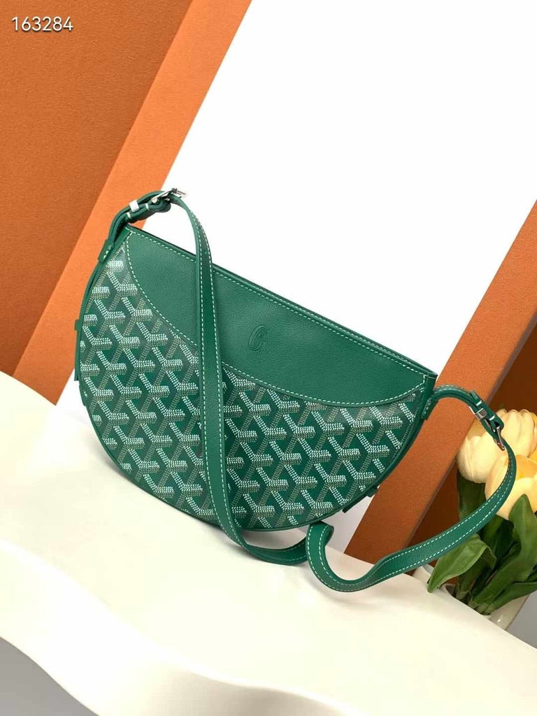 Goyard Hirondelle Shoulder Bag in Green (10 x 6.5 x 2.5 in)
