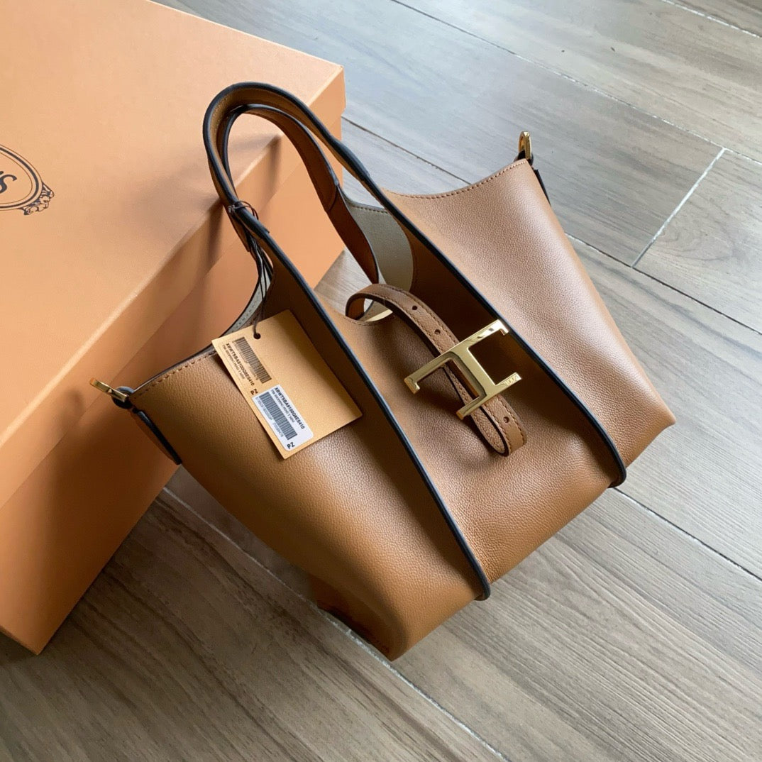 Tod's T-Clasp Leather Tote Bag (11.5 x 10 x 5.5 in)