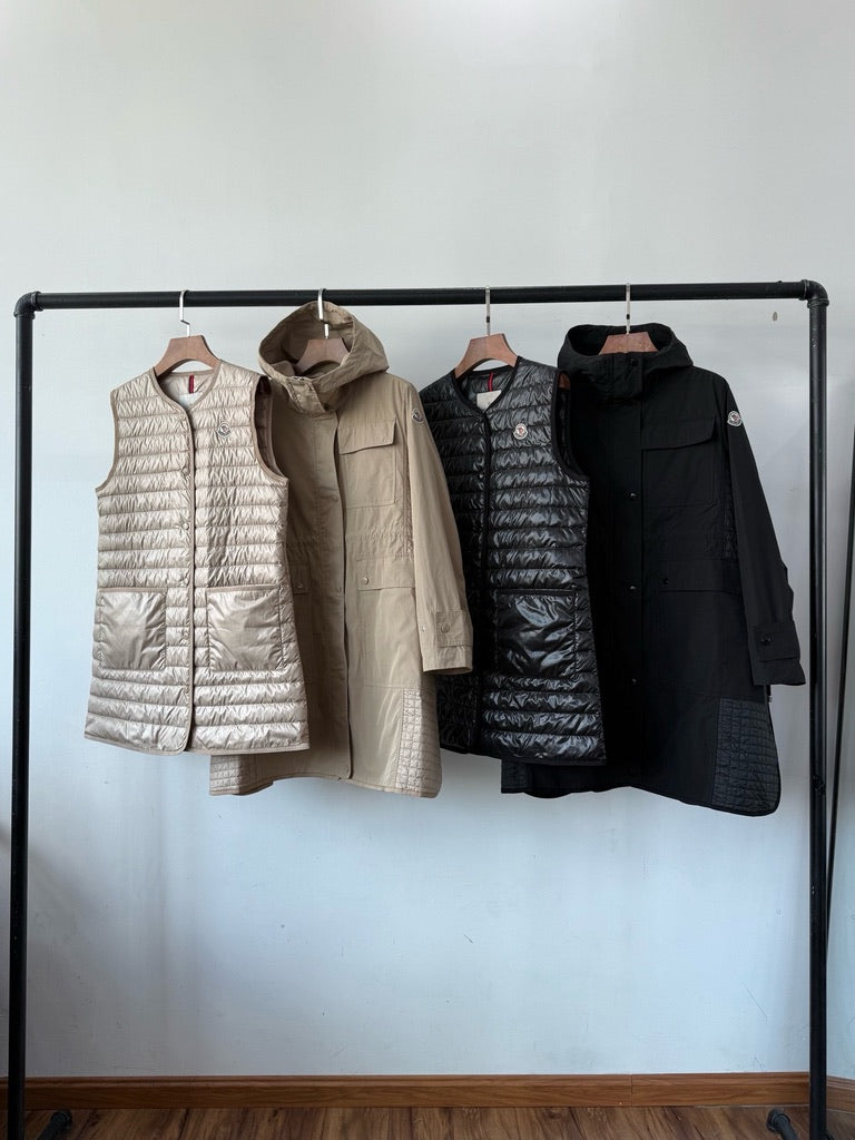 Moncler Meudon 3-in-1 Hooded Down Parka Coat in Beige/Black, Size 0/1/2/3