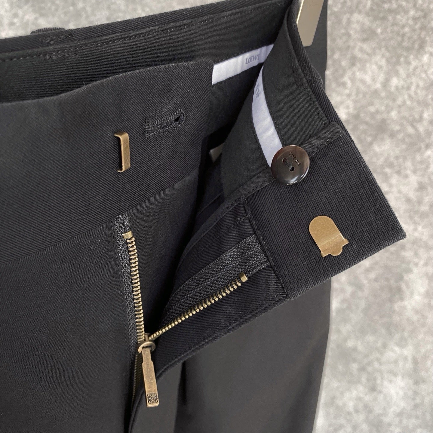 Loewe Black Barrel Trousers in Cotton and Silk, Size 32/34/36/38/40