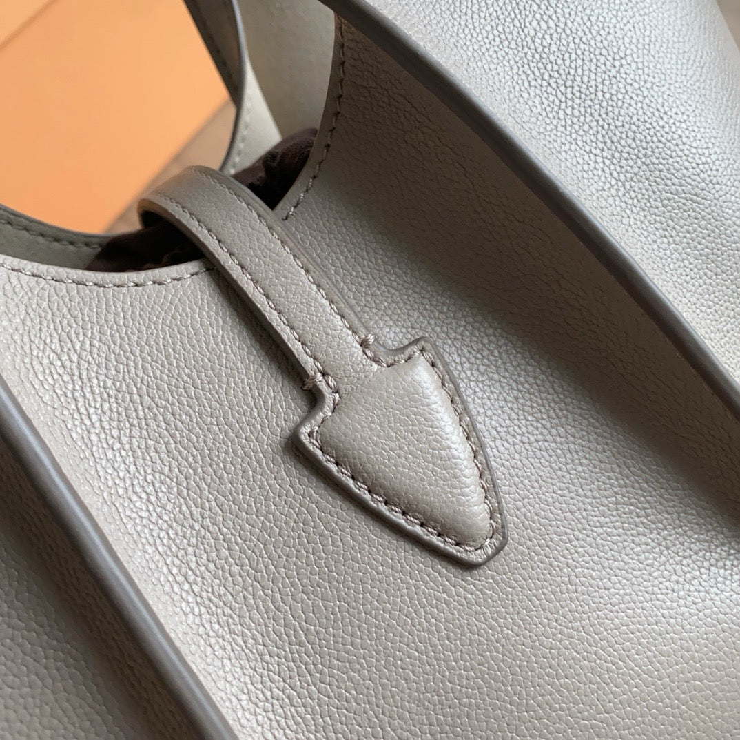 Tod's T-Clasp Leather Tote Bag (11.5 x 10 x 5.5 in)