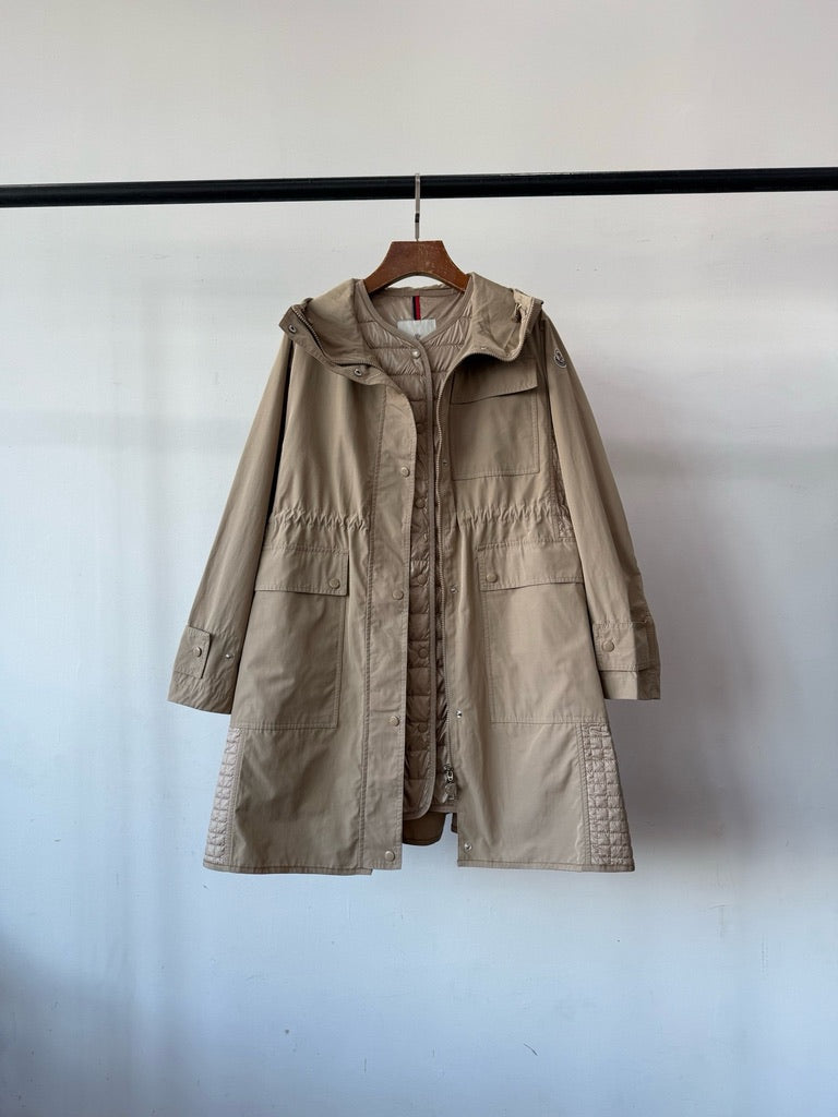 Moncler Meudon 3-in-1 Hooded Down Parka Coat in Beige/Black, Size 0/1/2/3