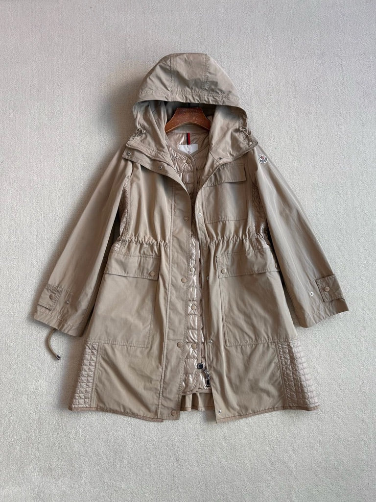 Moncler Meudon 3-in-1 Hooded Down Parka Coat in Beige/Black, Size 0/1/2/3