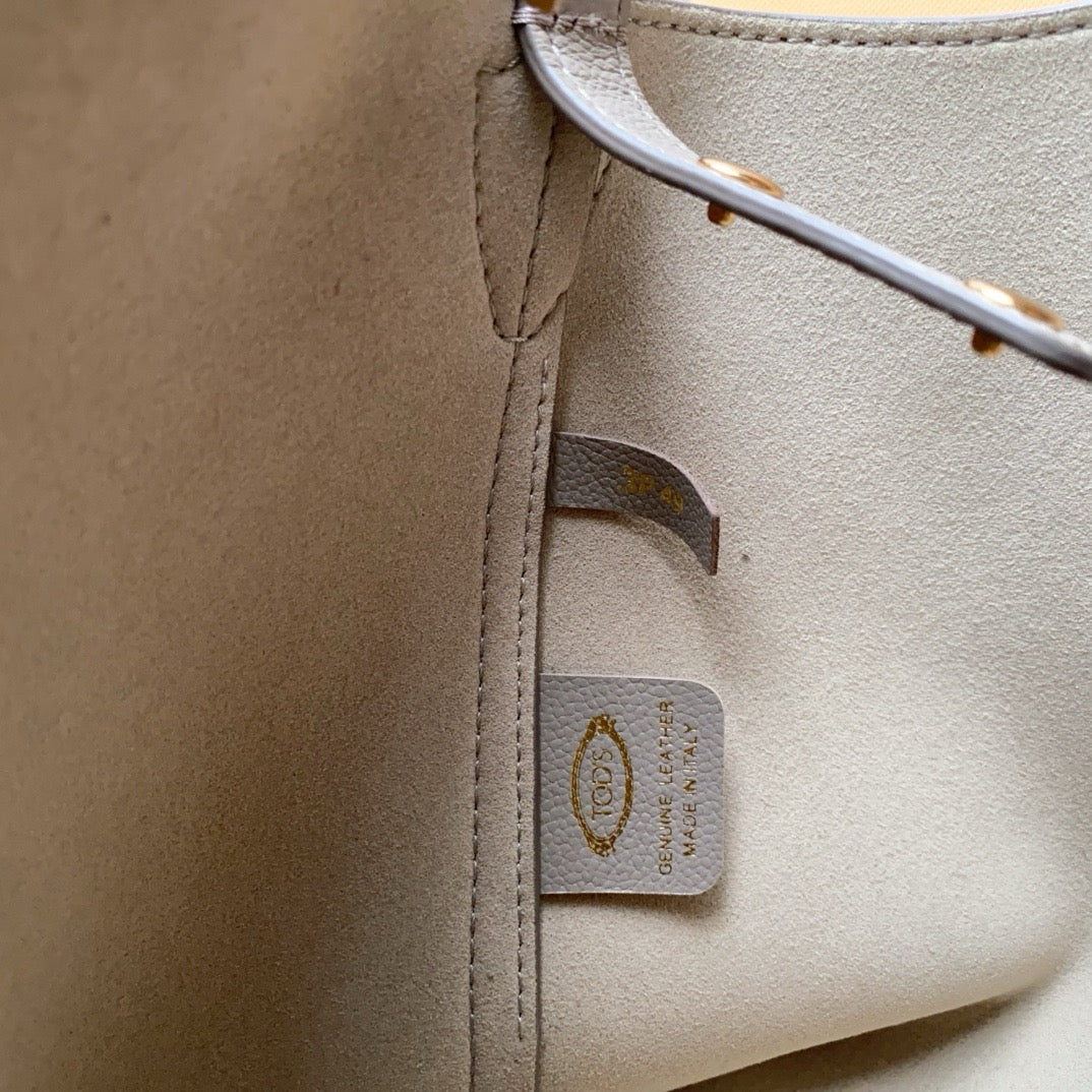 Tod's T-Clasp Leather Tote Bag (11.5 x 10 x 5.5 in)