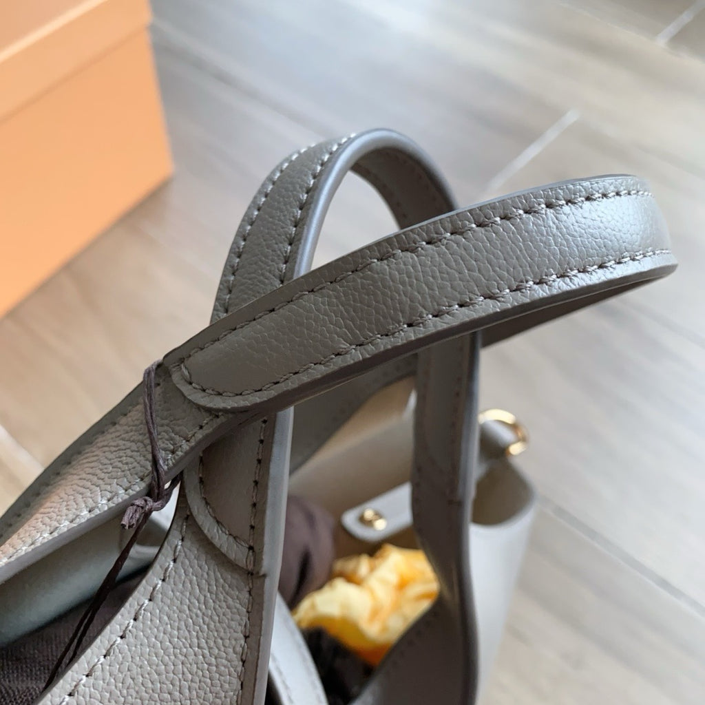 Tod's T-Clasp Leather Tote Bag (11.5 x 10 x 5.5 in)