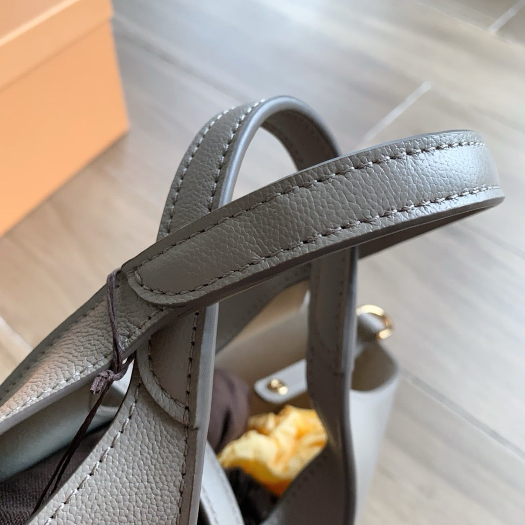 Tod's T-Clasp Leather Tote Bag (11.5 x 10 x 5.5 in)