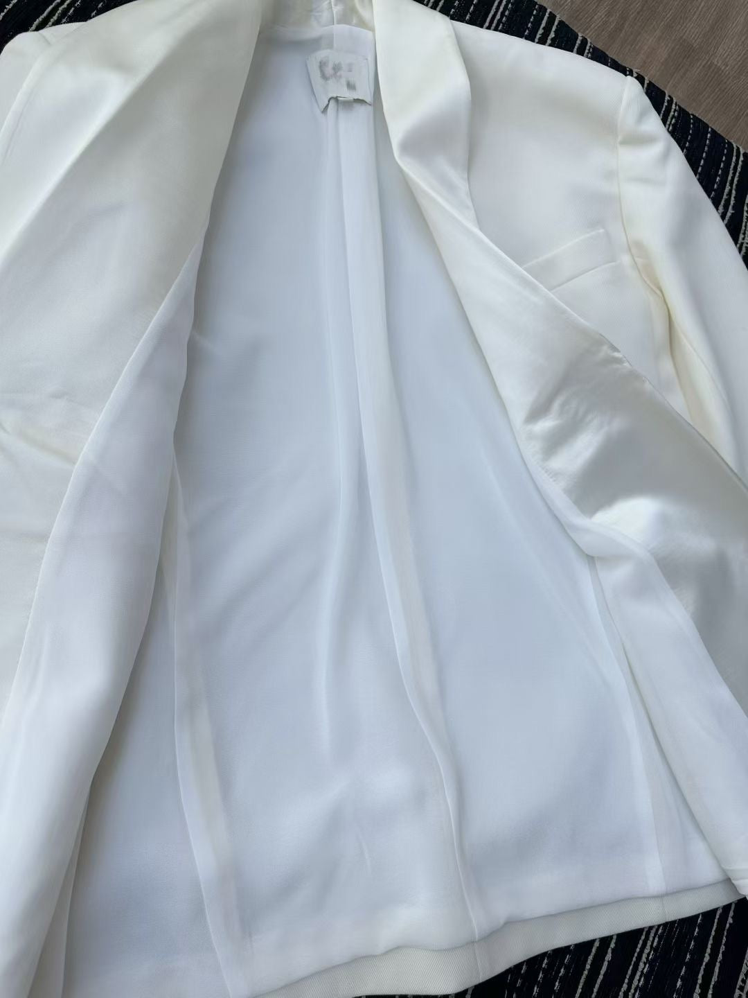Helsa The Tux White Blazer in Wool, Size S/M/L