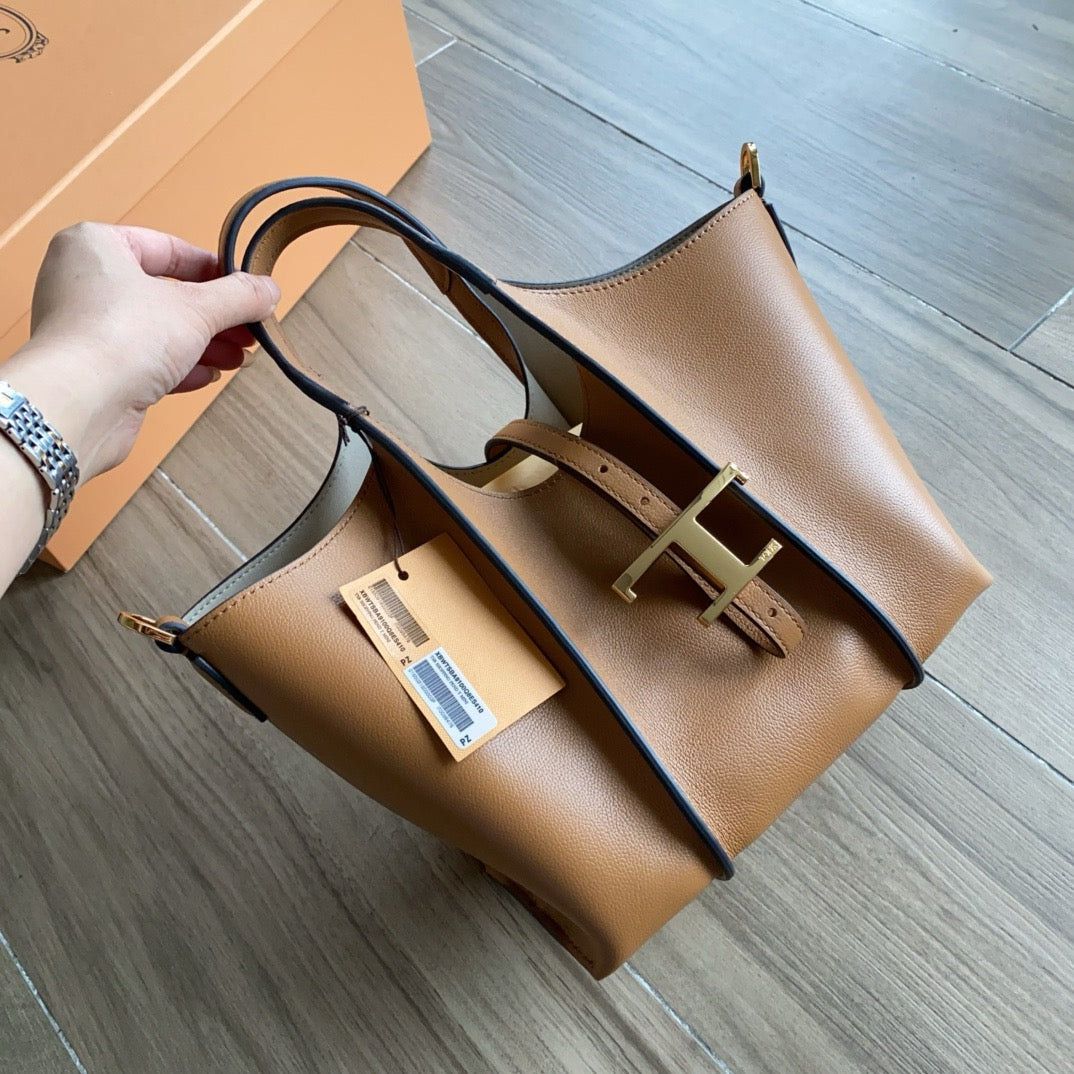 Tod's T-Clasp Leather Tote Bag (11.5 x 10 x 5.5 in)