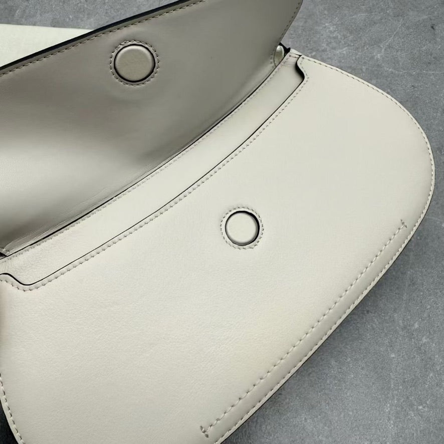 Mulberry Clovelly Leather Shoulder Bag in White (27 x 13 x 6 cm)