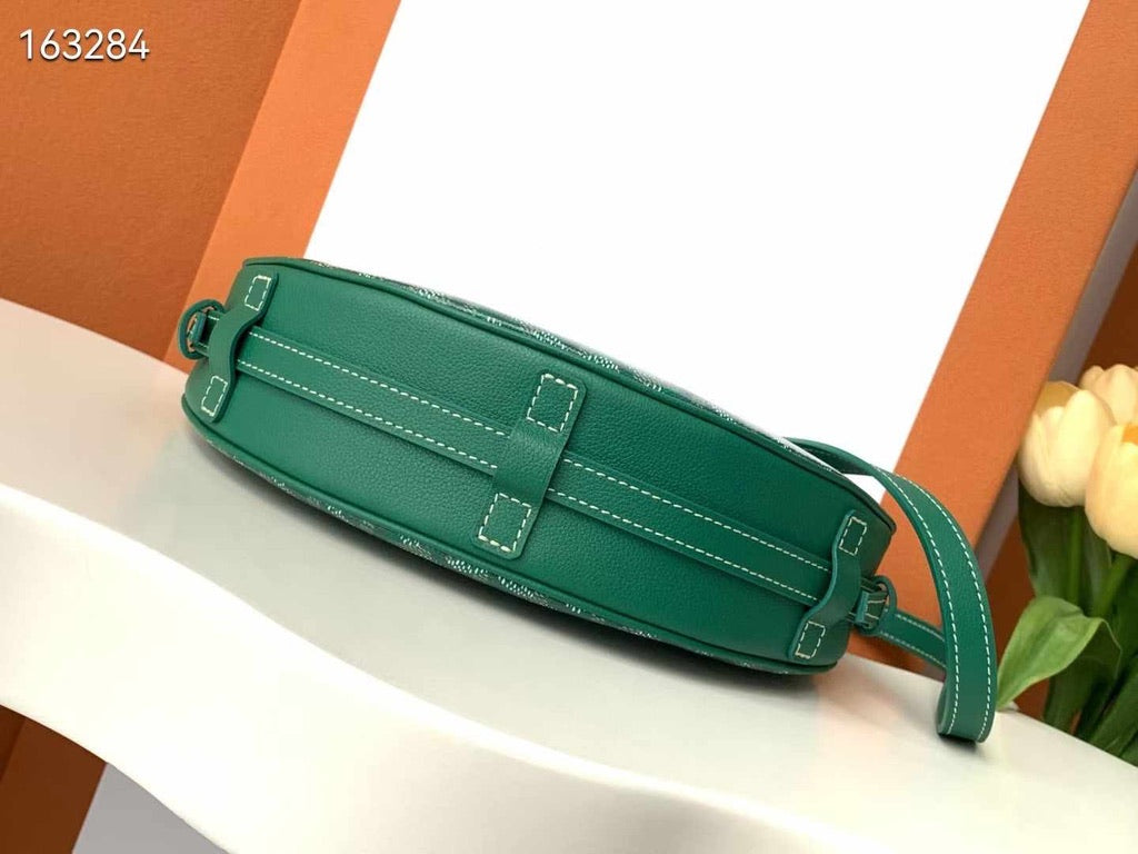 Goyard Hirondelle Shoulder Bag in Green (10 x 6.5 x 2.5 in)