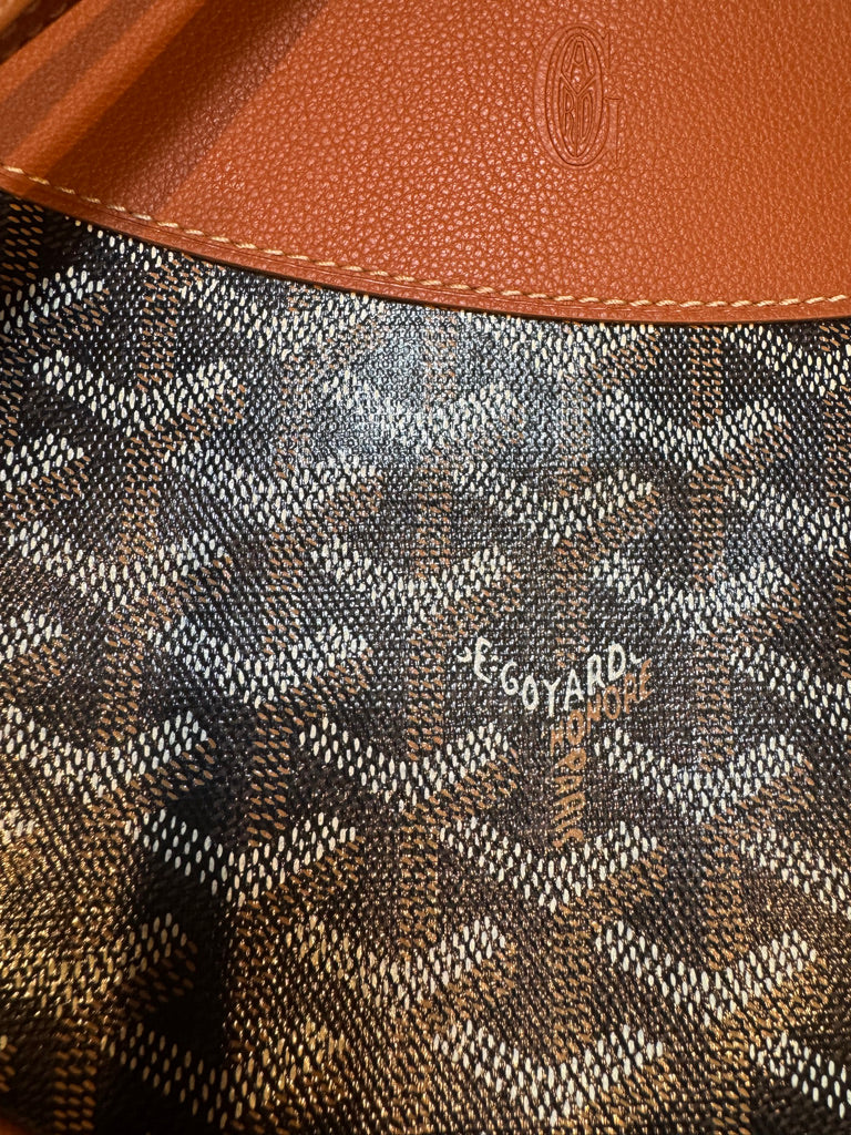 Goyard Hirondelle Shoulder Bag in Brown (10 x 6.5 x 2.5 in)