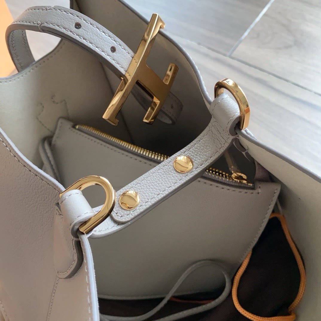 Tod's T-Clasp Leather Tote Bag (11.5 x 10 x 5.5 in)