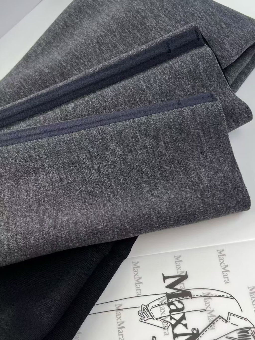 Max Mara Shaping Sanding Leggings in Black/Gray, Size M/L/XL