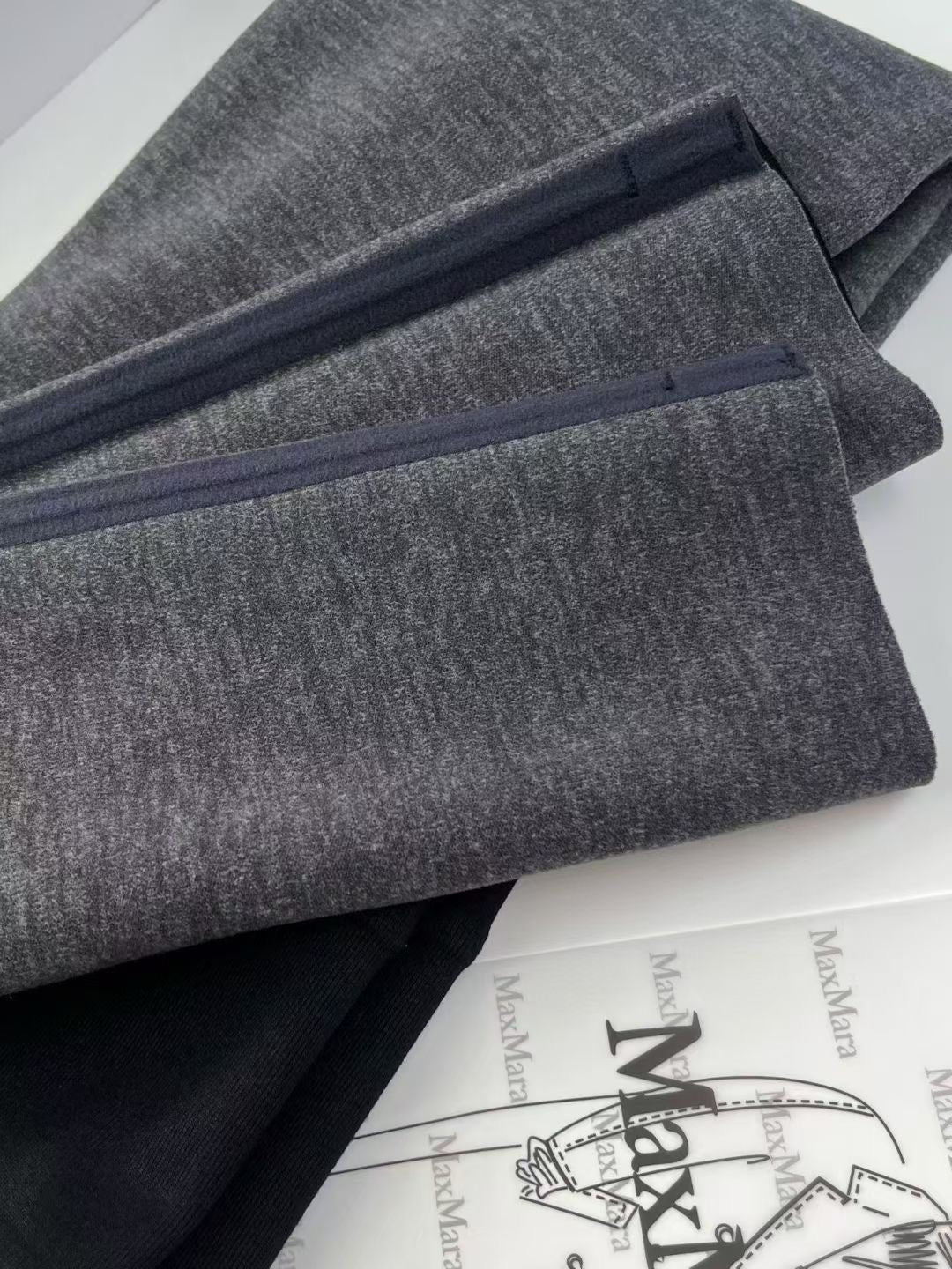 Max Mara Shaping Sanding Leggings in Black/Gray, Size M/L/XL