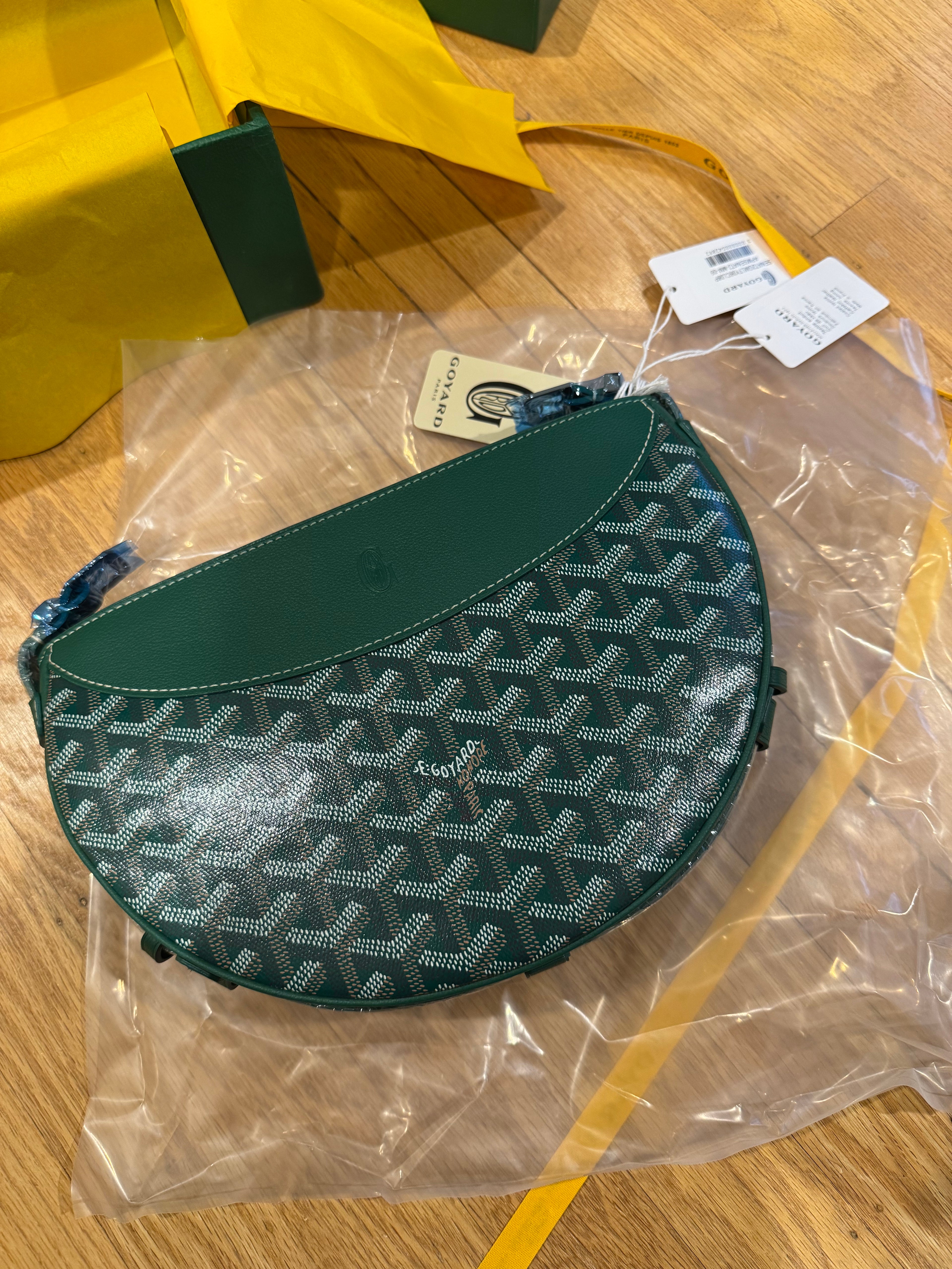 Goyard Hirondelle Shoulder Bag in Green (10 x 6.5 x 2.5 in)