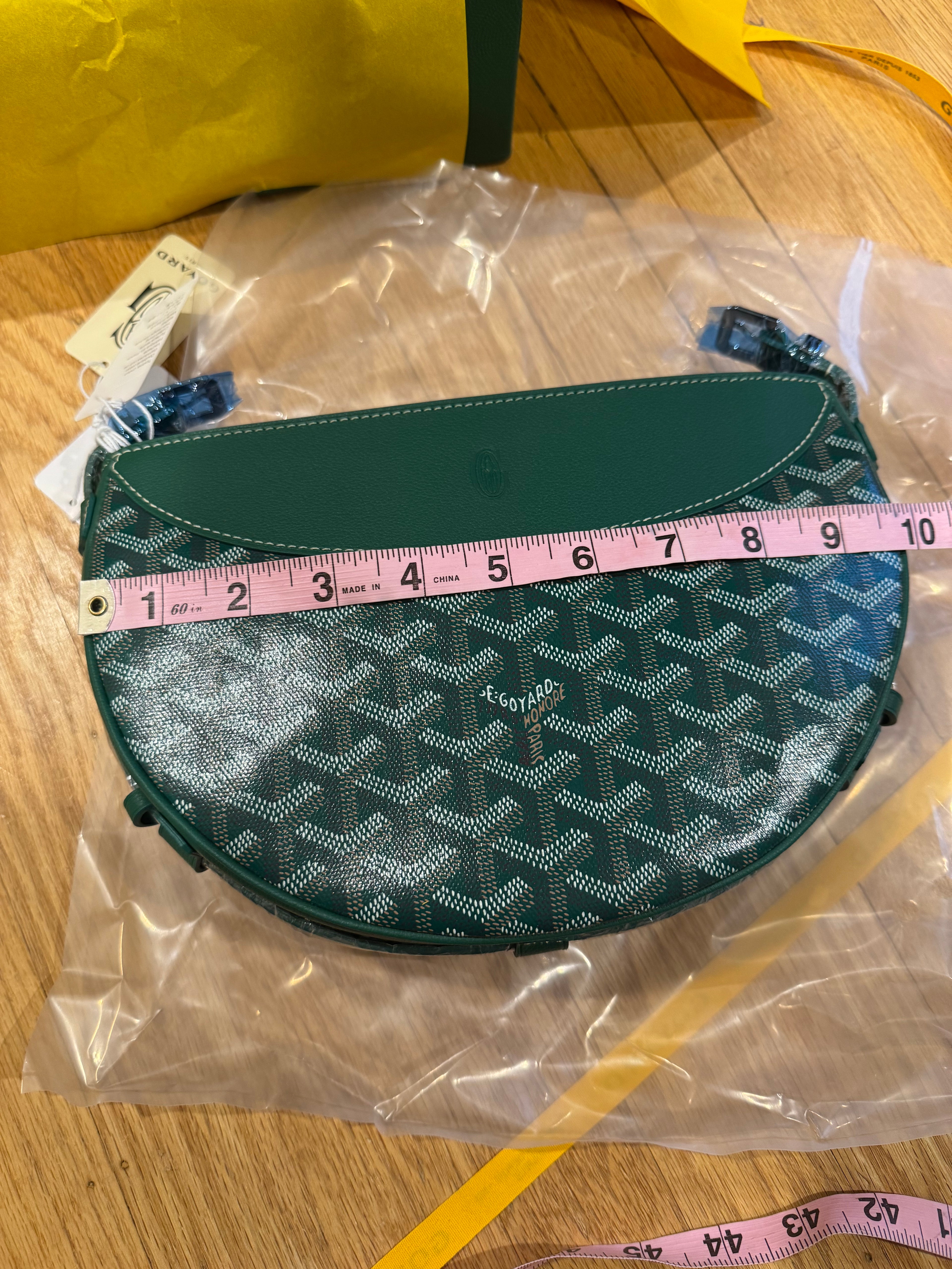 Goyard Hirondelle Shoulder Bag in Green (10 x 6.5 x 2.5 in)