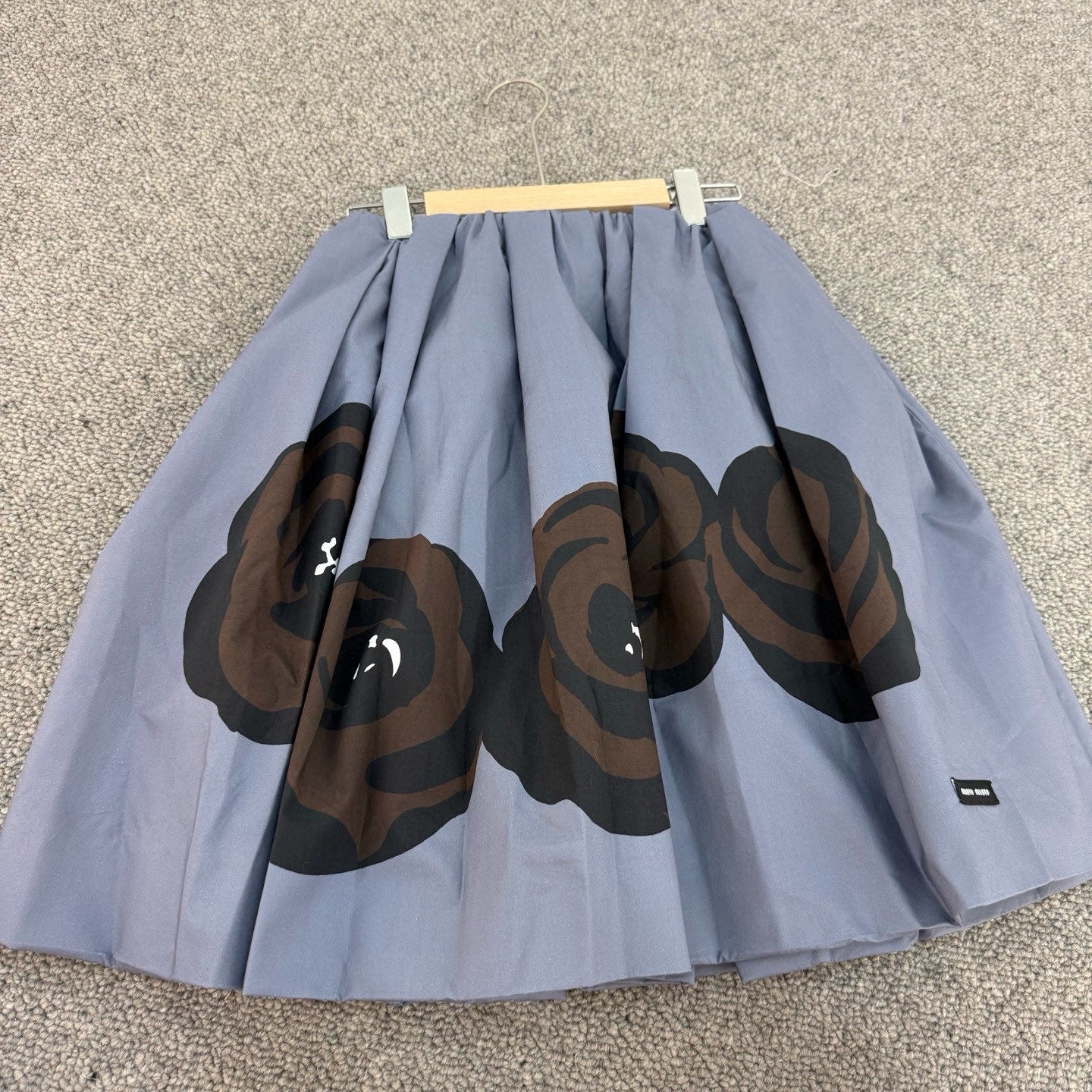 Miu Miu Rose Print Cotton Poplin Knee Skirt in Gray, Size S/M/L
