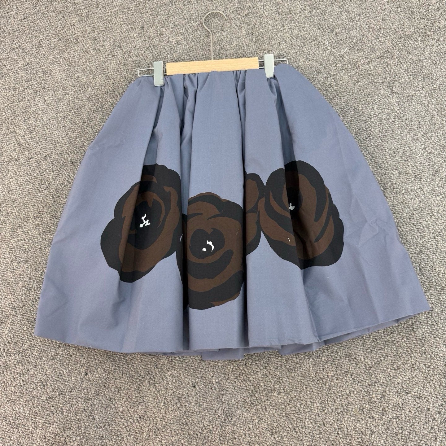 Miu Miu Rose Print Cotton Poplin Knee Skirt in Gray, Size S/M/L
