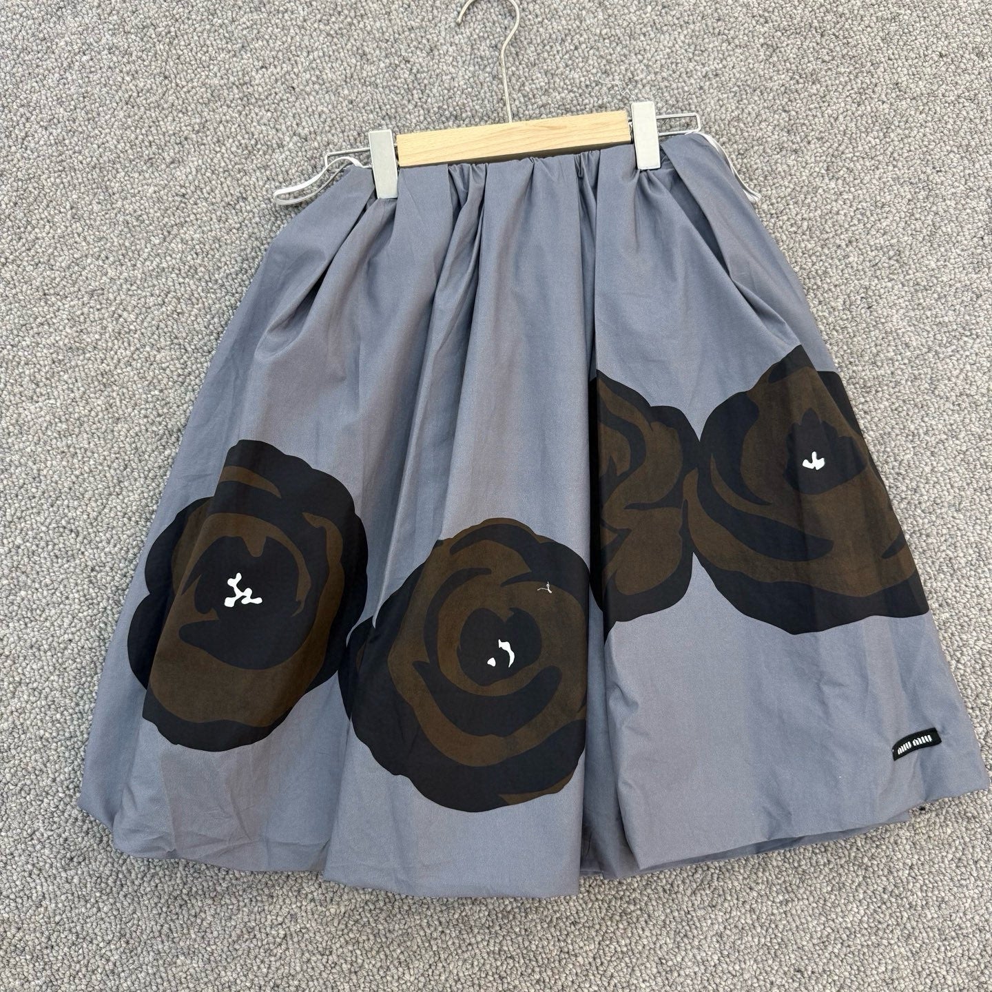 Miu Miu Rose Print Cotton Poplin Knee Skirt in Gray, Size S/M/L