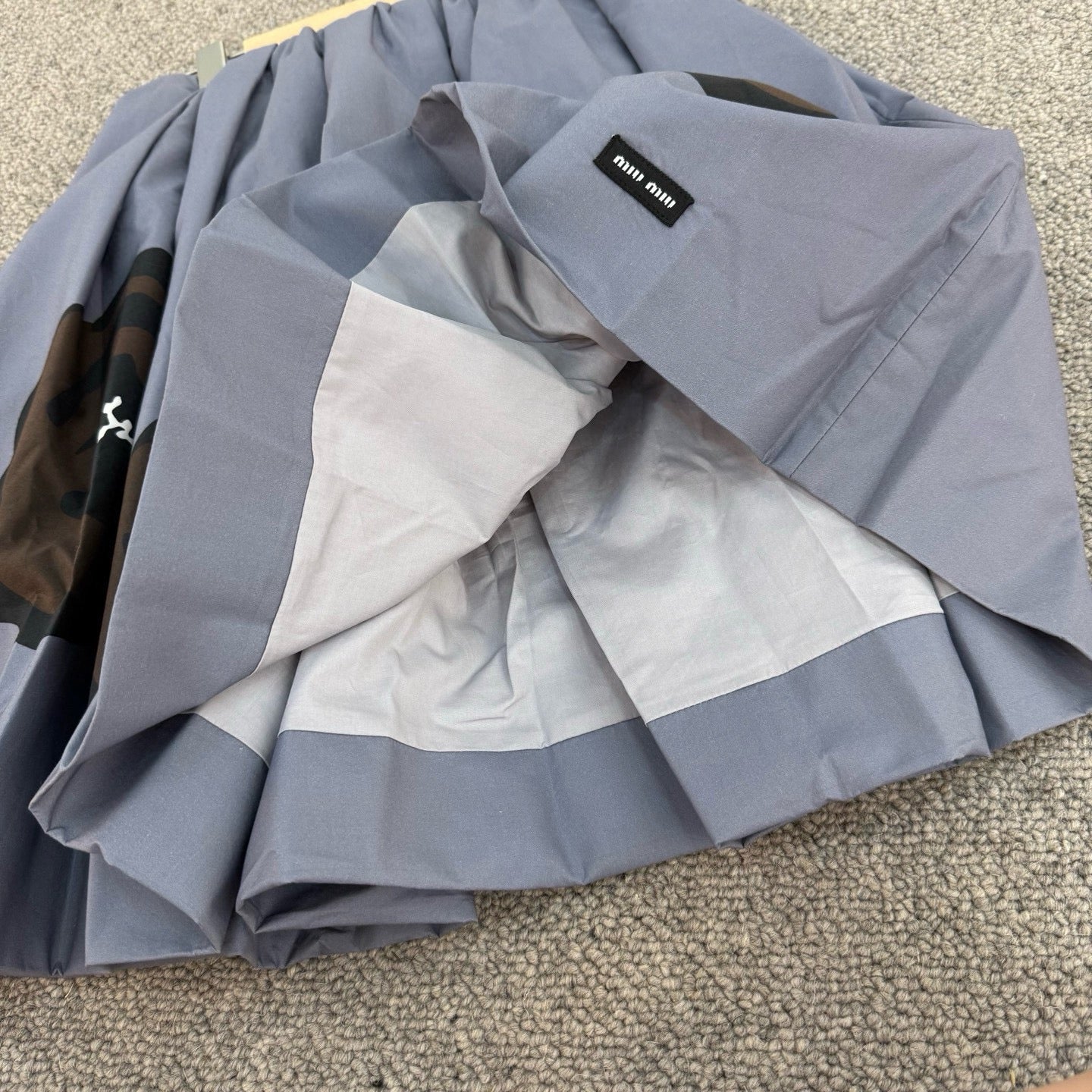 Miu Miu Rose Print Cotton Poplin Knee Skirt in Gray, Size S/M/L